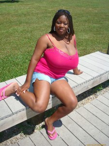 black super titstar Mianna Thomas playing with her monster boobs