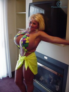 B.B. Gunns and her 76J cup Boobs Link contains images gallery