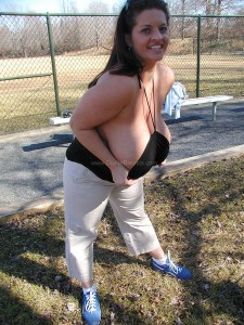 busty mature babe Maria Moore show her huge boobs