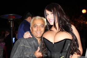 Super bikini topless model Leane Crow