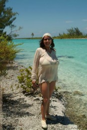 pics of bora and Chloe Vevrier