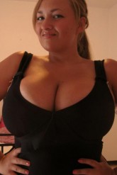 Sara Willis and her huge tits