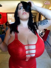 2busty babe leanne crow