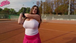 play tennis busty babe