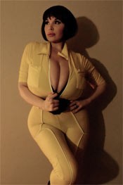 bella coltello 2busty woman