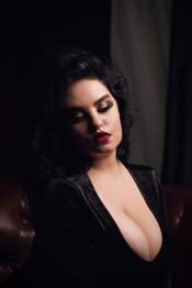 anna sivona curvy babe