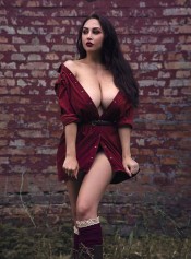 instagram babe louisa khovanski